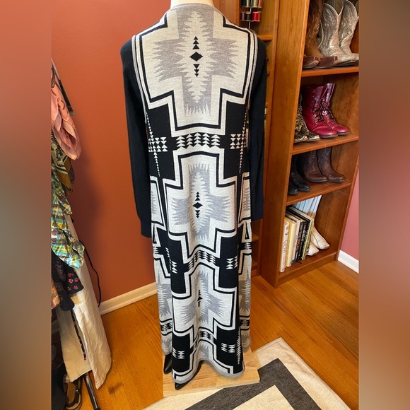 PH5 Monochrome Southwestern Print Open Duster Sweater Vest - Picture 7 of 7
